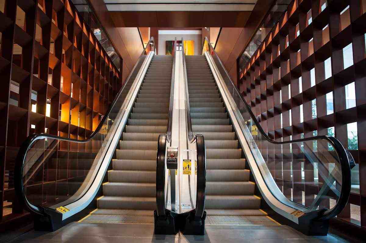 Escalator Image